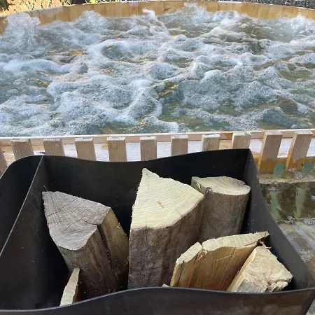 Tamas Sziveben- Egesz Evben Nyitva! Lägenhet