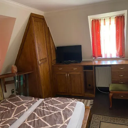 Tamas Sziveben- Egesz Evben Nyitva!