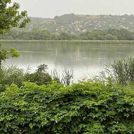 Tamas Sziveben- Egesz Evben Nyitva! Lägenhet