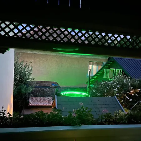 Tamas Sziveben- Egesz Evben Nyitva! *