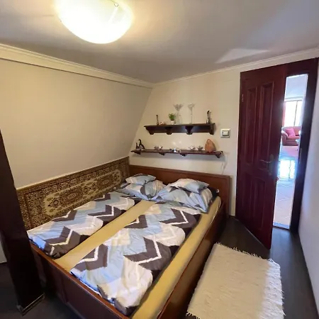 Tamas Sziveben- Egesz Evben Nyitva! *