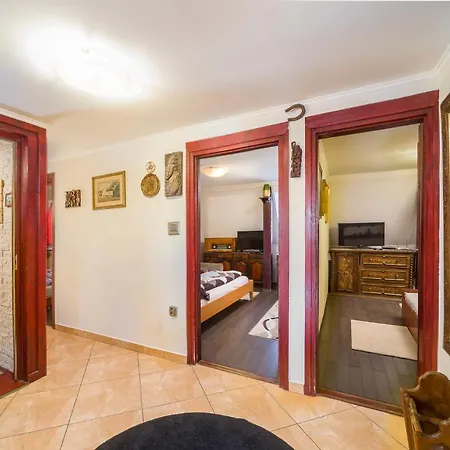 Tamas Sziveben- Egesz Evben Nyitva! Balatonföldvár