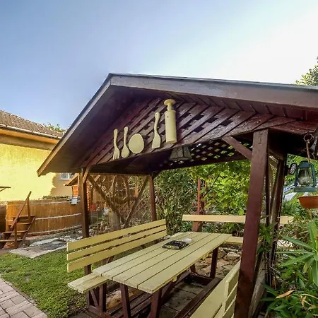 Tamas Sziveben- Egesz Evben Nyitva! Balatonföldvár