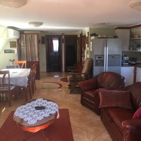 Tamas Sziveben- Egesz Evben Nyitva! Apartmán Balatonföldvár