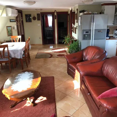 Tamas Sziveben- Egesz Evben Nyitva! Balatonföldvár