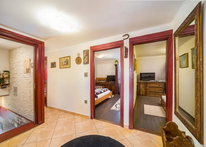 Tamas Sziveben- Egesz Evben Nyitva! Балатонфёльдвар