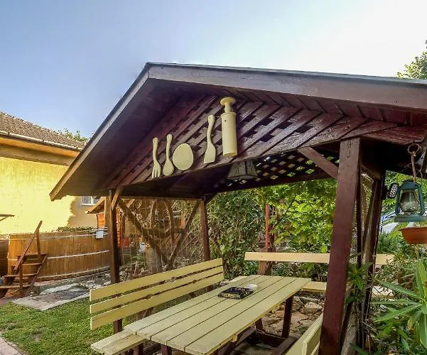 Tamás Szívében- Egész évben Nyitva! Balatonföldvár